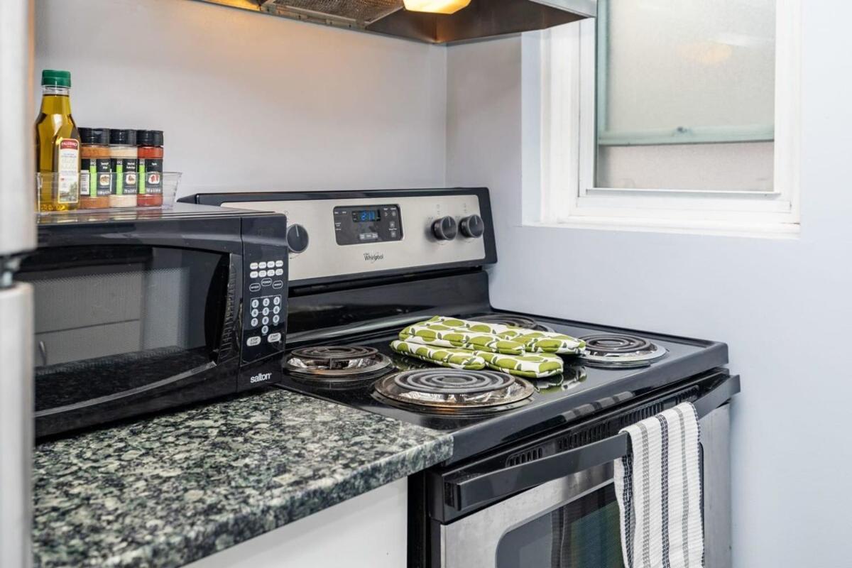 Pet-Friendly Home - Near Chinatown & Little Italy Ottawa Exterior photo