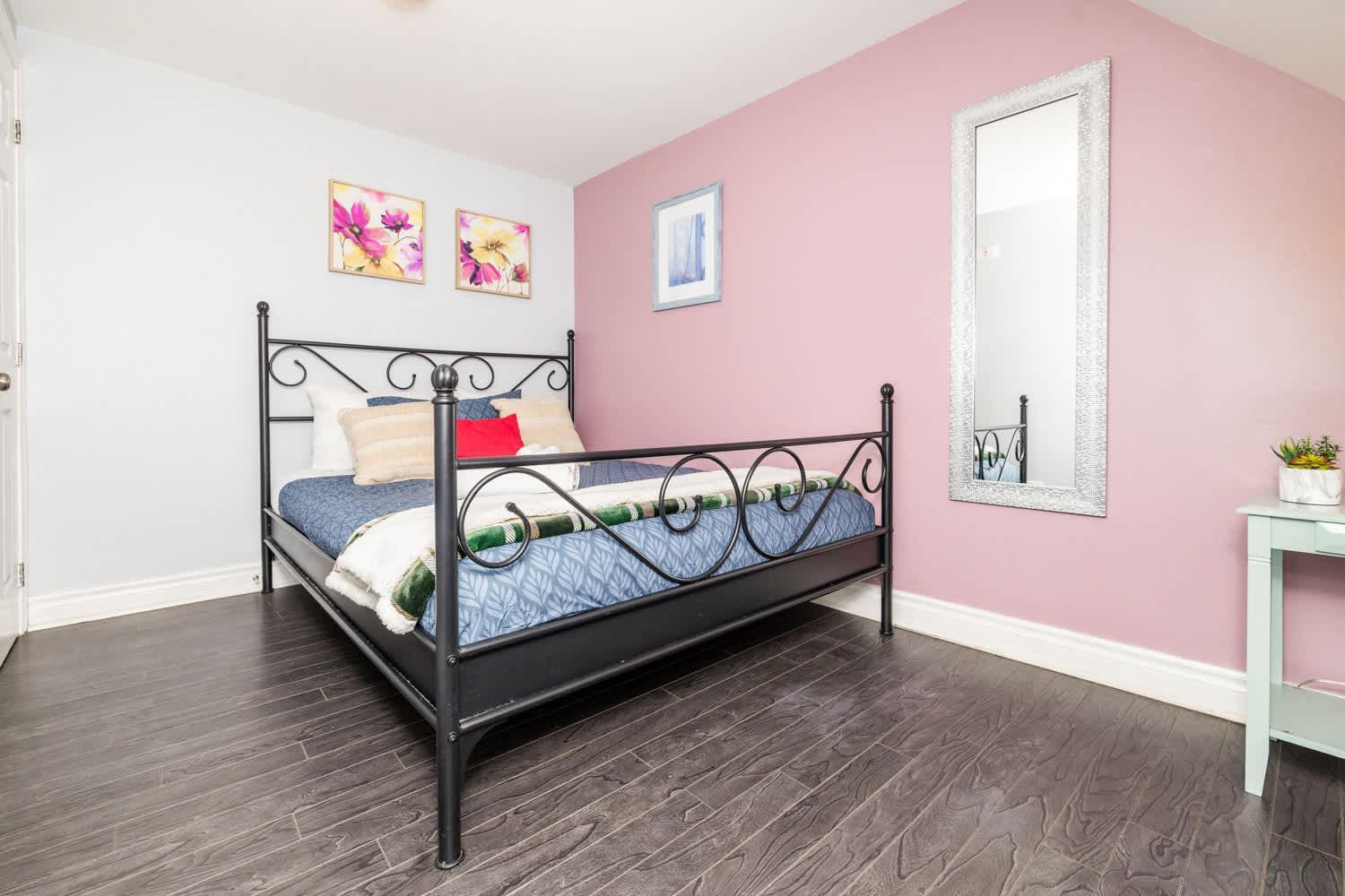 Pet-Friendly Home - Near Chinatown & Little Italy Ottawa Exterior photo
